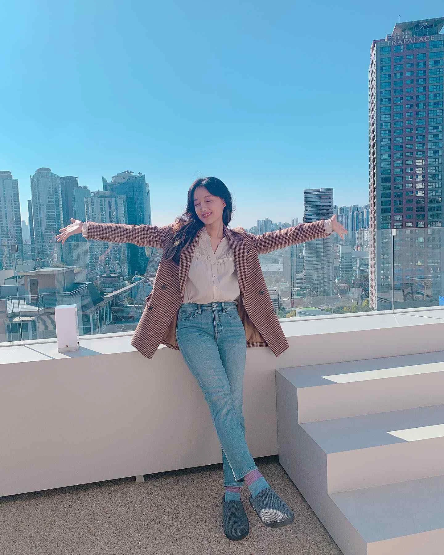 Kim Ji Won - kim-ji-won-hot-14.webp